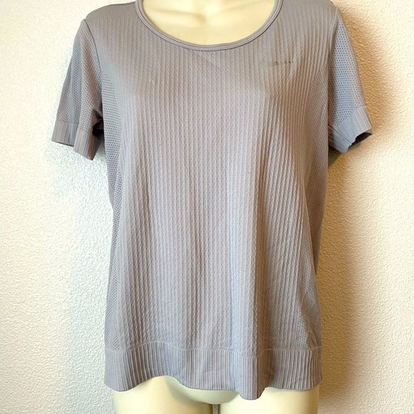 Nike Tops - NIKE Breathe top!